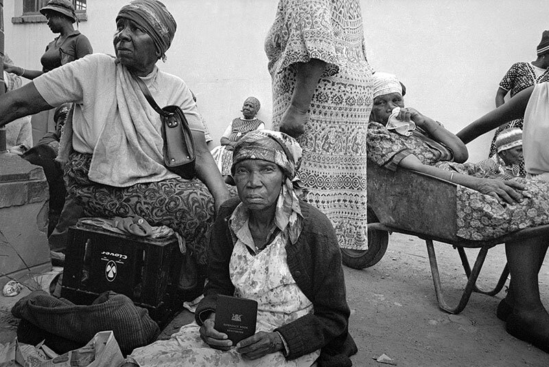 Pensioners. Mamba store, Amouti