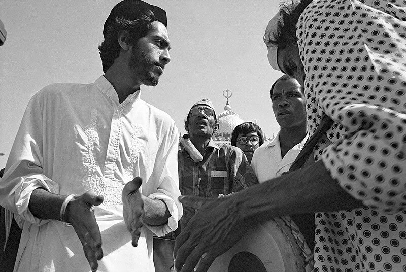 Singers leading the procession. Badsha Pir birthday celebrations. Grey street. 1986